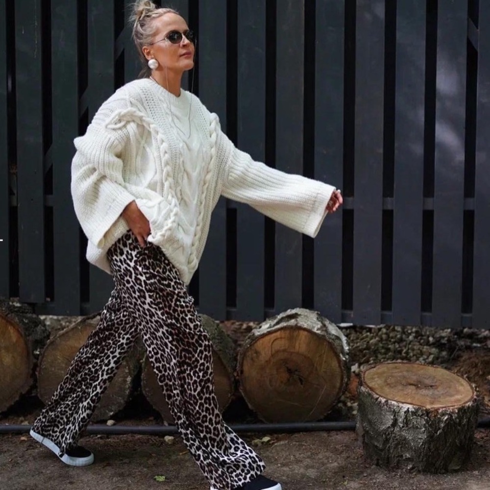 🆕🐻‍❄️ H&M blogger fave sweater sz Small